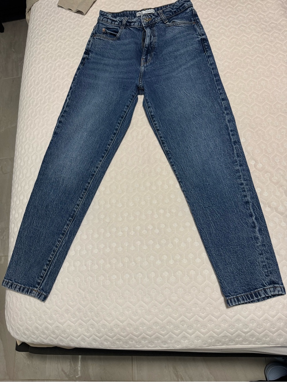 Zara Women's Straight-Leg Jeans in Medium Blue Wash